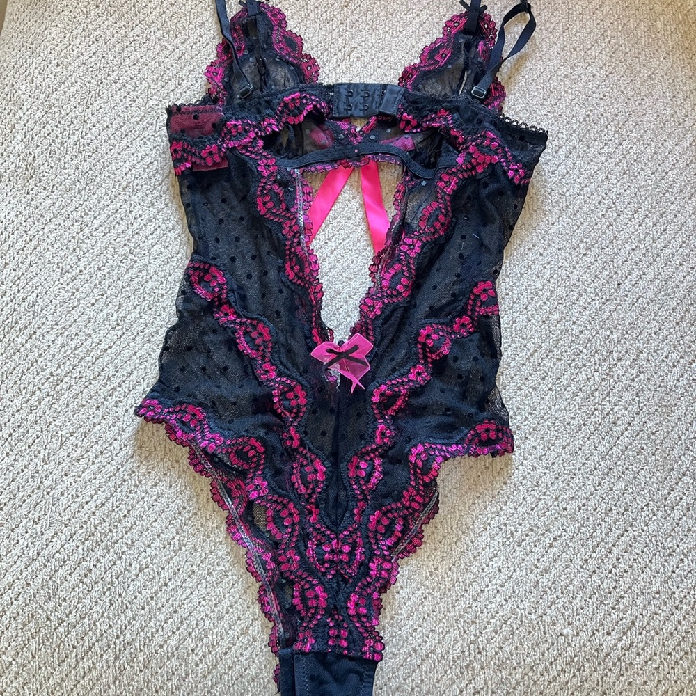 Lingerie - Picture 3 of 3